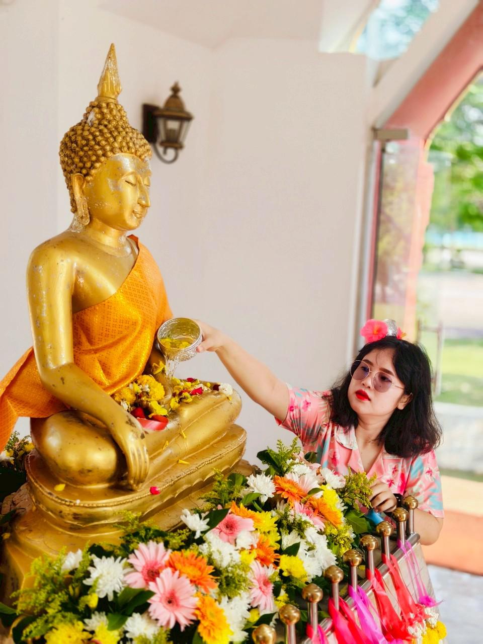 11. KPRU สวมผ้าไทย ห่มสไบ ใส่โจงสงกรานต์ สืบสานประเพณี ประจำปี 2568